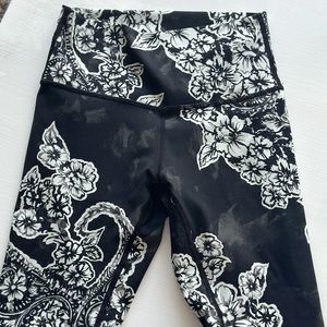 Lululemon Wunder Under Hi-Rise Painted Paisley Size 4